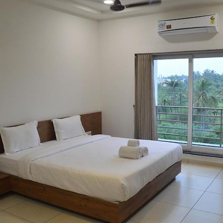 Hotel Revive Veraval Екстериор снимка