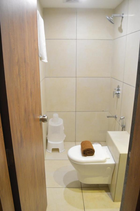Hotel Revive Veraval Екстериор снимка