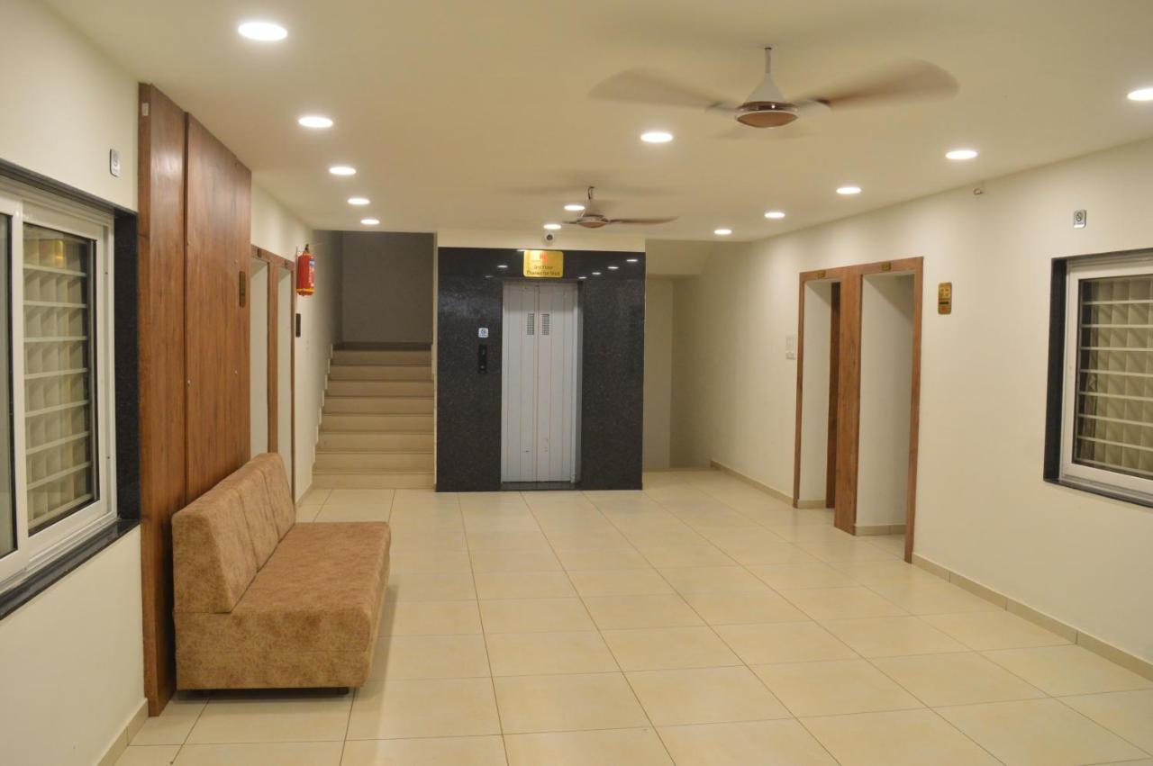 Hotel Revive Veraval Екстериор снимка